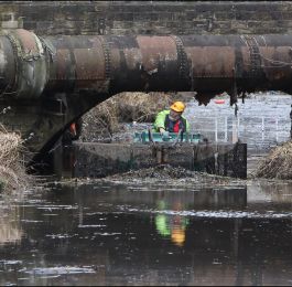 Cleaning the Canal, Huddersfield: Click Here To View Larger Image